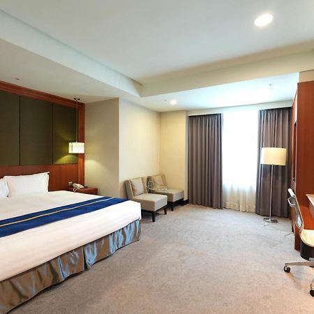 Hiyeshotel勤天商旅-花蓮館 Hualien City Exterior foto