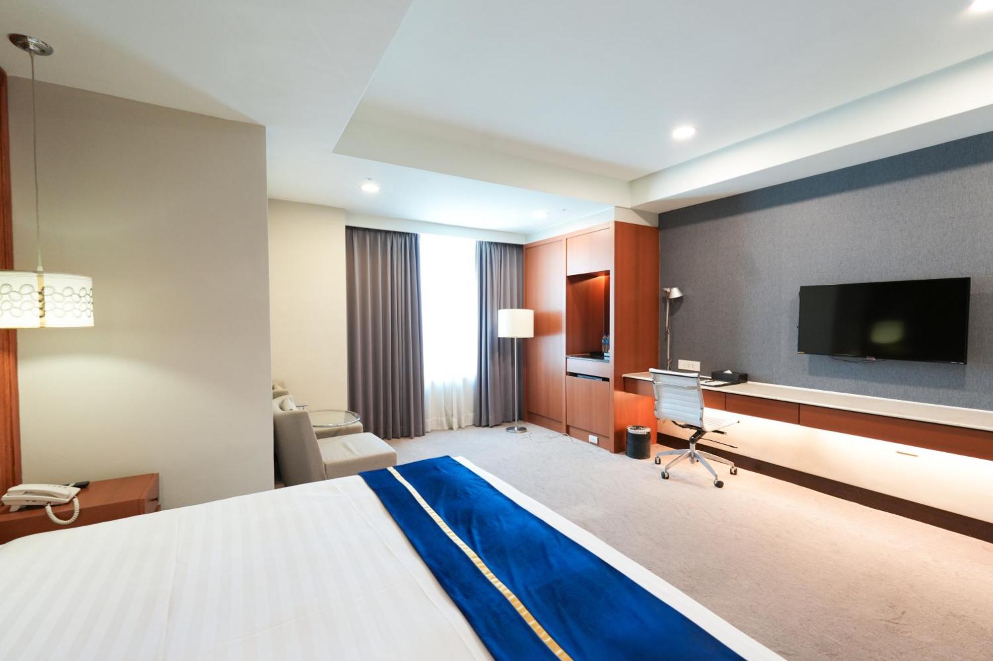 Hiyeshotel勤天商旅-花蓮館 Hualien City Exterior foto
