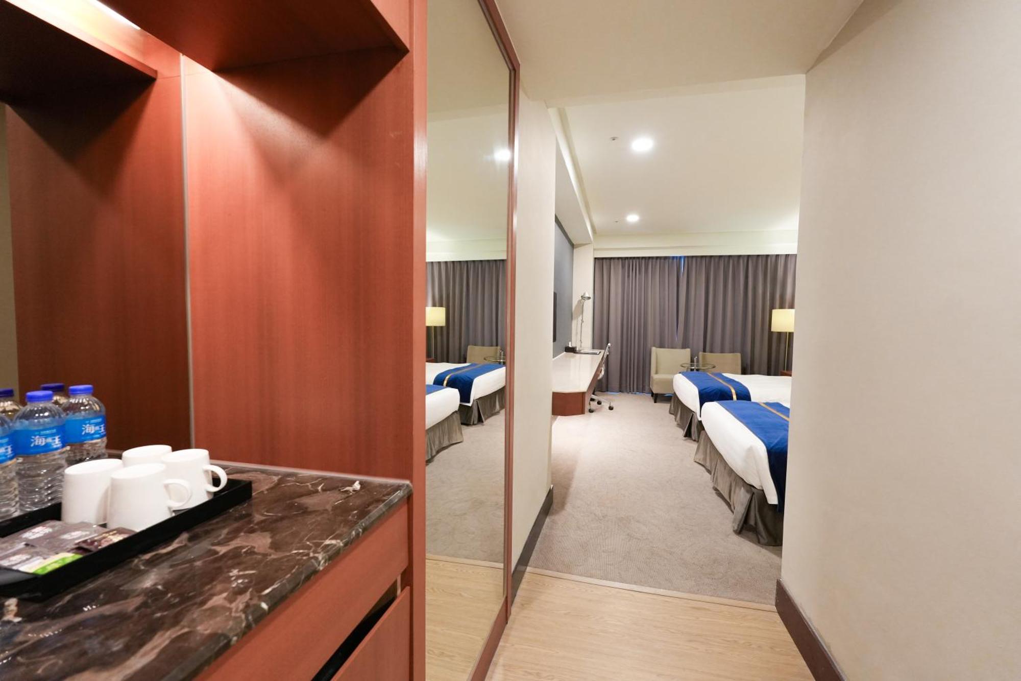 Hiyeshotel勤天商旅-花蓮館 Hualien City Exterior foto
