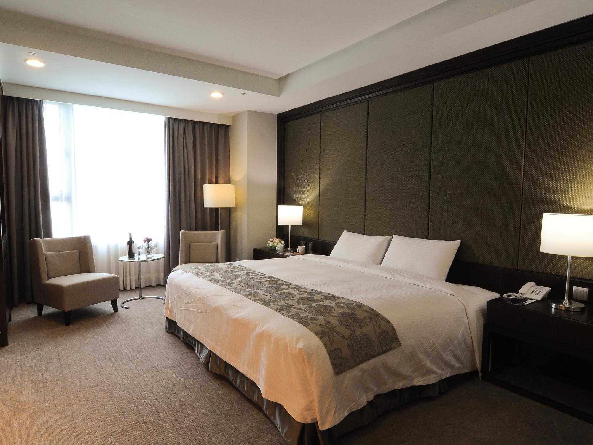 Hiyeshotel勤天商旅-花蓮館 Hualien City Exterior foto