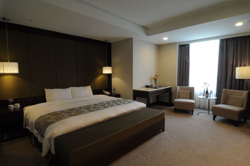 Hiyeshotel勤天商旅-花蓮館 Hualien City Exterior foto